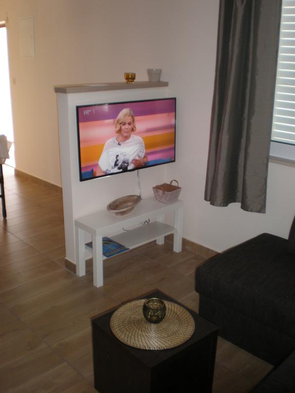 Apartment Maria Banjol Стая снимка